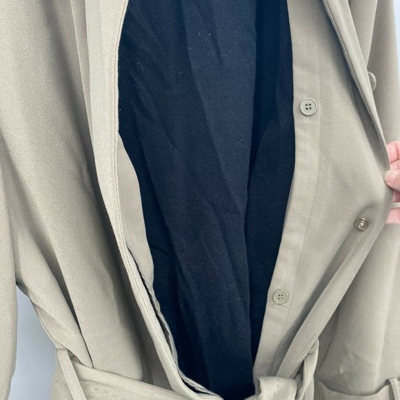 Classic Women's Beige Trench Coat - Picture 7 of 10